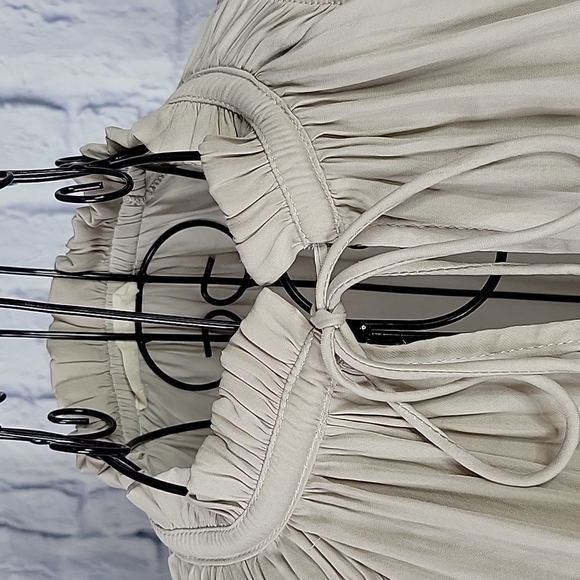 ILLA ILLA Cream Ruffled and Gathered‎ Blouse Large - Picture 4 of 9